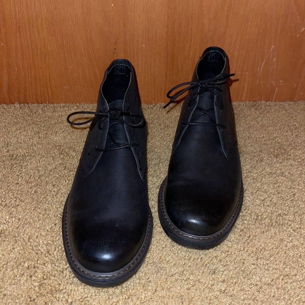 Florsheim new in box, never been worn size 9